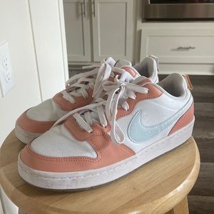 Size 6.5 men’s-8.5 women’s Gently worn about 6xtimes. Price negotiable!